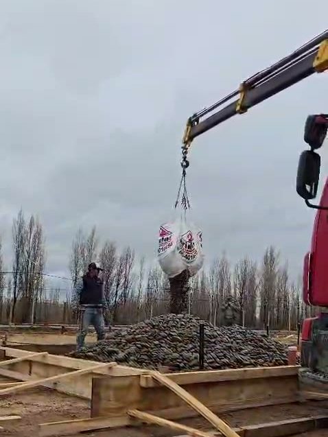 Descarga del material en el lugar